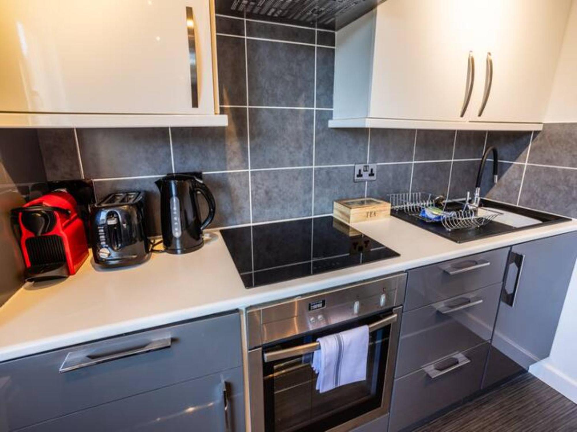 Newly Renovated Ideally Situated 2 Bedroom Flat Bournemouth Buitenkant foto
