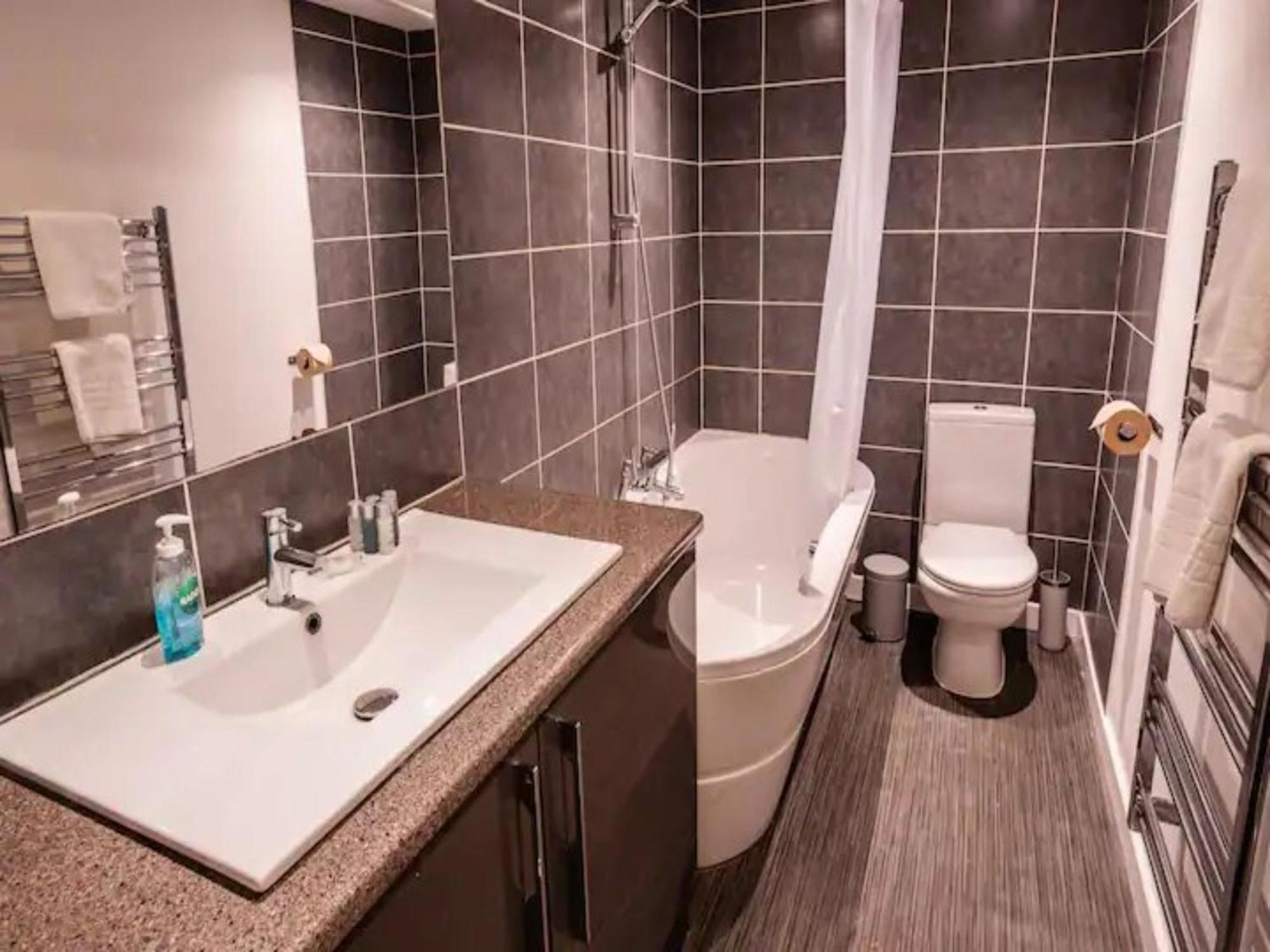 Newly Renovated Ideally Situated 2 Bedroom Flat Bournemouth Buitenkant foto