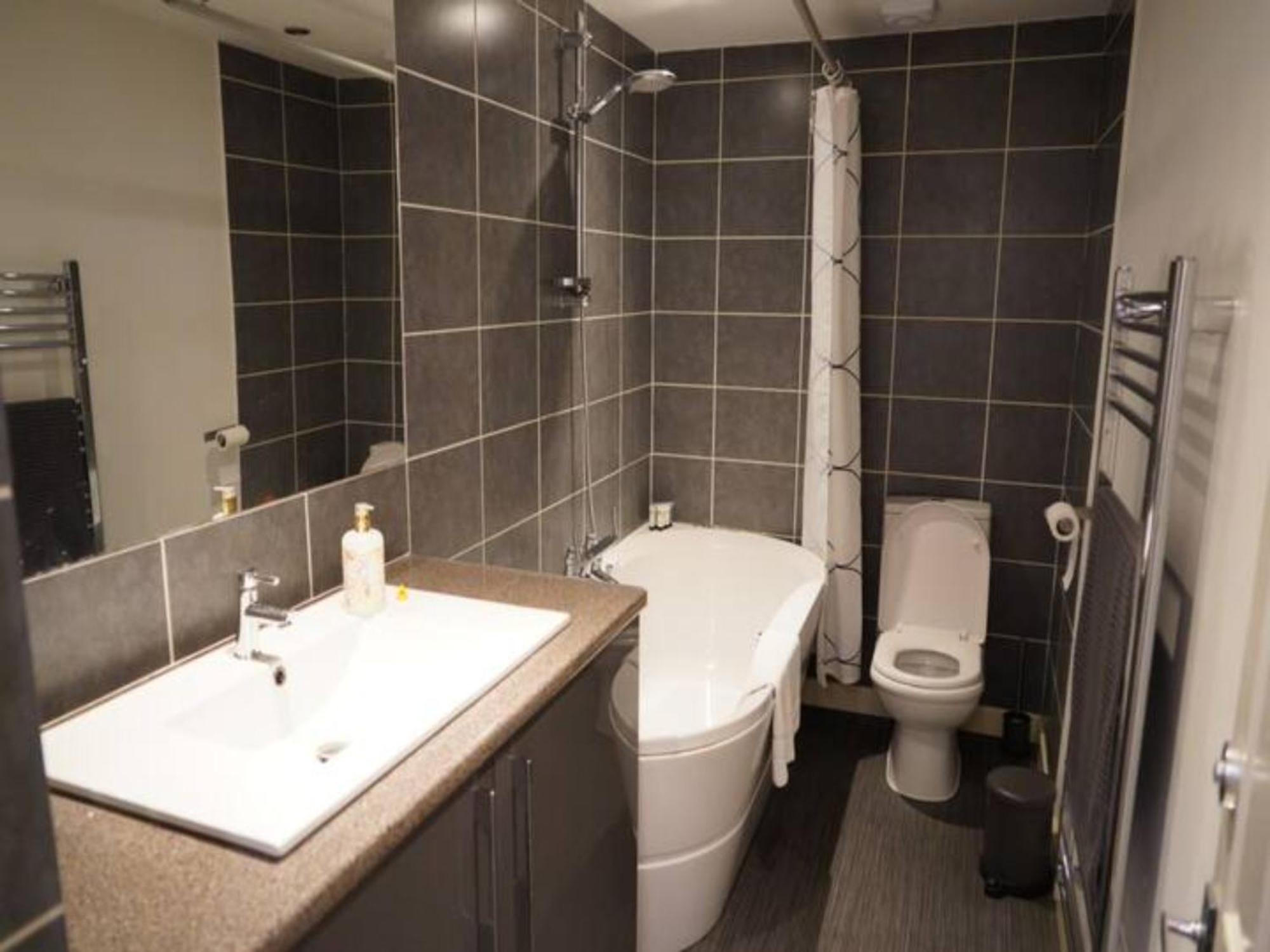 Newly Renovated Ideally Situated 2 Bedroom Flat Bournemouth Buitenkant foto